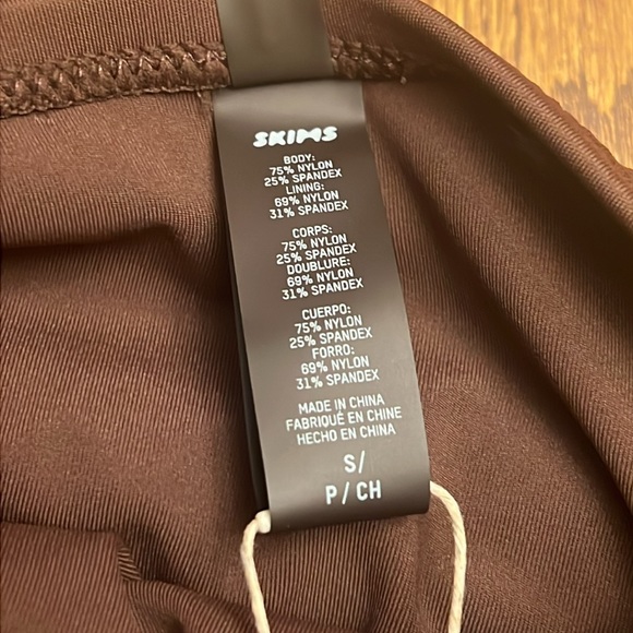 SKIMS Sculpting Swim Ruched One Piece - Picture 4 of 5